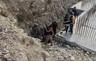 Defne’de inşaat temeline düşen şahıs yaralandı