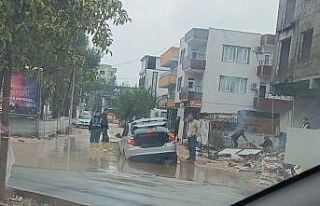 Dolgu yolda mahsur kaldı
