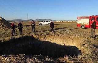 Dört metrelik çukura düşen keçi itfaiyece kurtarıldı