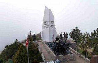 Duatepe Anıtı sisle kaplandı, ortaya kartpostallık...