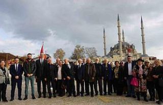 Edirne’de Ticaret Lisesi mezunları Selimiye’nin...