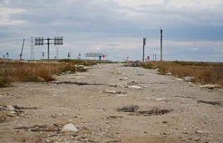 Edirne’de yol çilesi bitmiyor: Bozuk yol araçlara...