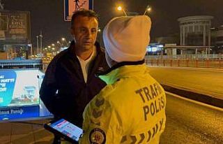 Ehliyetsiz sürücünün otomobilini almaya gelen...