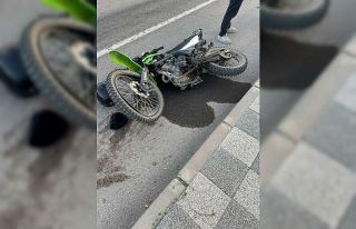 Elazığ’da hafif ticari araç ile motosiklet çarpıştı:...