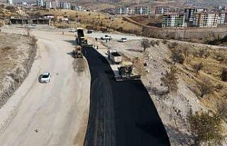 Elazığ’da yol yenileme çalışmaları devam ediyor