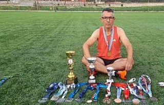 Emekli polis, deprem bölgesinden rekorlara koşuyor