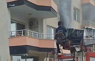 Erdemli’de bina yangını korkuttu