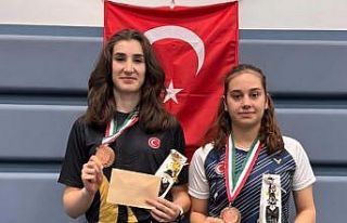 Erzincanlı badmintonculardan Macaristan’da çifte...
