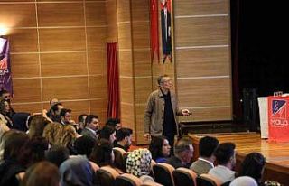 Eski Bakan Selçuk, Diyarbakır’da öğretmen ve...