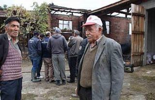 Evi yanan yaşlı çiftçinin biriktirdiği paralar...