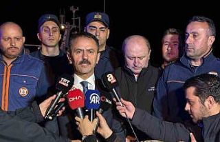 Gemiden tahliye edilen 25 personel tedbiren hastaneye...