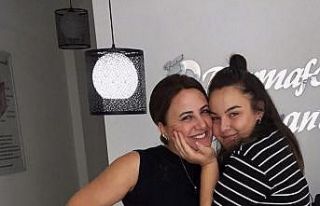 Genç kıza, öldürülen annesini ölümle tehditten...