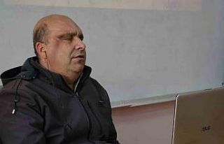 Göz teması olmasa da gönül bağı kurup öğretiyorlar