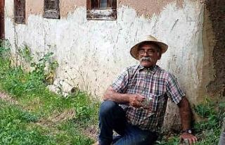 Haber alınamayan yaşlı adam, cami şadırvanında...