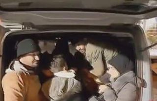Hafif ticari araca tıka basa doldurulan 13 göçmen...