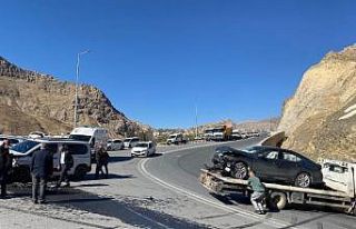 Hakkari-Van karayolunda trafik kazası: 3 yaralı