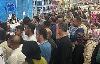 Hamsinin kilosu 50 liraya düştü, vatandaşlar markete...