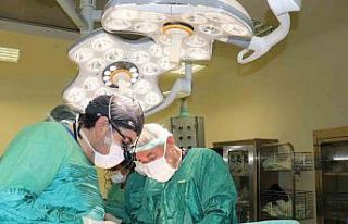 Hasta kadının karnından 15 kilo tümör çıkarıldı