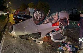 Hurdaya dönen araçtan yara almadan çıktılar