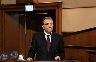 İBB’de mikrofon gerginliği: Başkan Cin İmamoğlu’nu...