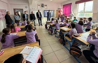 İhtiyaç sahibi öğrencilere kışlık bot dağıtımı