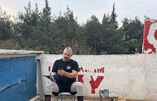 İki ayağını kaybetti, güvercinlerle hayata bağlandı