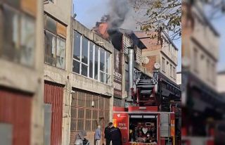 İnegöl’de mobilya imalathanesinde yangın