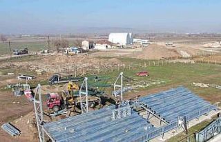 İnönü Spor Kompleksine çelik tribün yerleştiriliyor