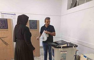 Irak halkı parlamento seçimi için sandık başında