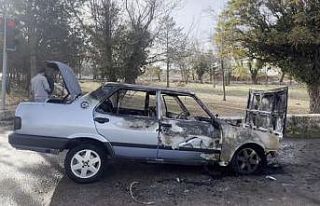 İşten çıkıp eve giderken otomobili yandı