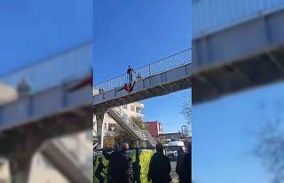 İtfaiyenin kurduğu havalı atlama minderi, hayatta...