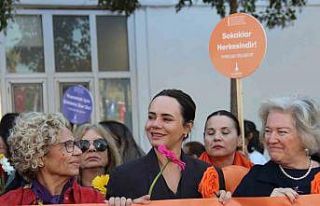 İzmirli kadınlardan ’turuncu’ yürüyüş