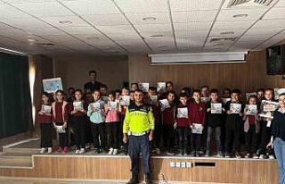 Jandarma trafik timinden öğrencilere eğitim