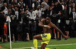 Jhon Duran, ilk derbisinde golünü attı