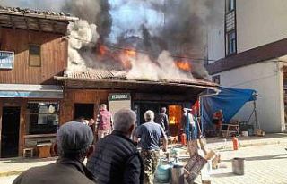 Kalaycı dükkanındaki yangını söndürmek için...