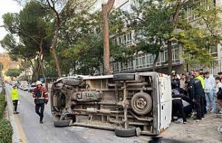 Kaldırıma çarpıp takla attı, park halindeki araçlara...