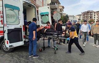 Kamyonetle çarpışan motorlu bisikletin sürücüsü...