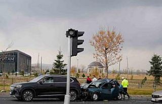 Kamyonun freni boşaldı, zincirleme kaza yaşandı:...