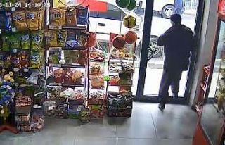 Kapıyı fark etmedi, kafasıyla camı kırdı