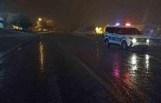 Kar ve tipi etkisini artırdı, kara yolları trafiğe...