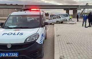 Karaman’da yolcu minibüsü ile otomobil çarpıştı:...