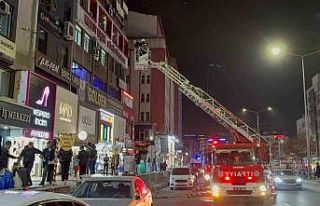 Kayseri’de iş merkezinde çıkan yangın söndürüldü