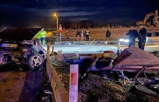 Kazada Fiat Tofaş ikiye ayrıldı: 2 yaralı