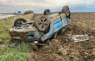 Keşan’da otomobil takla attı: 2 yaralı