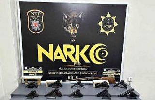 Kilis’te tır ve evlerde silah ile kaçak sigara...