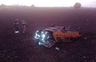 Kırıkhan’da otomobil tarlaya uçtu