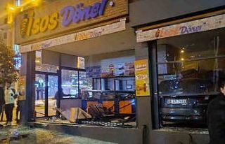 kontrolden çıkan otomobil, yeni açılan dönerciye...