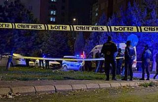 Konuşmak için çağırdığı eşini sokak ortasında...