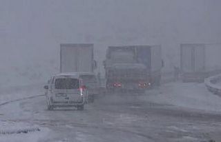 Kop Dağı Geçidi yeniden beyaza büründü