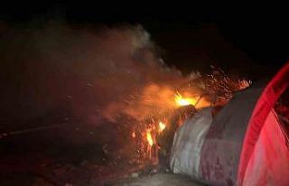 Kulu’da bahçedeki saman balyaları alev alev yandı